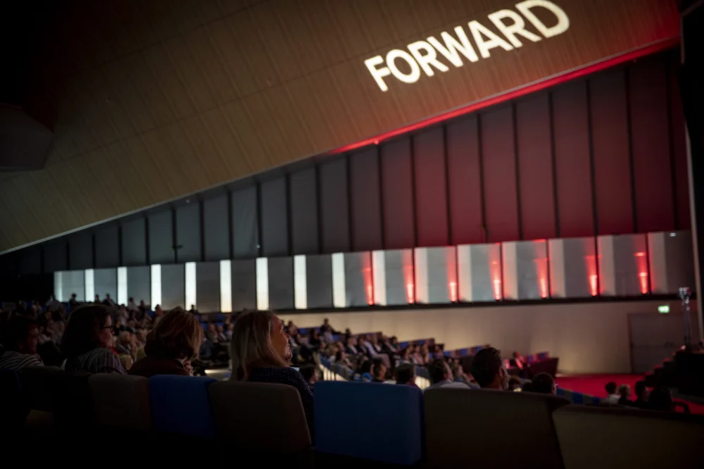 FORWARD22-8859.jpg