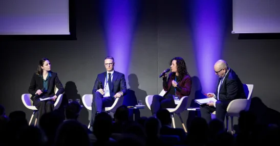 Face à l’IA, patronat et syndicats reconnaissent les énormes besoins de formation