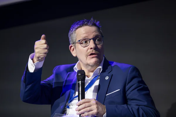 FORUMFORWARD26-8350WEB.jpg