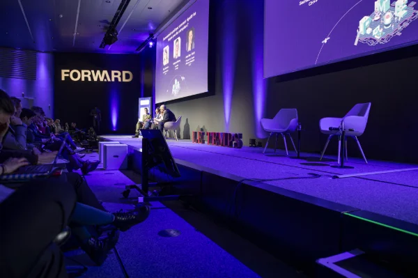 FORUMFORWARD26-8428WEB.jpg