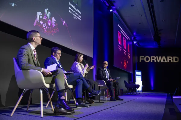 FORUMFORWARD26-8335WEB.jpg